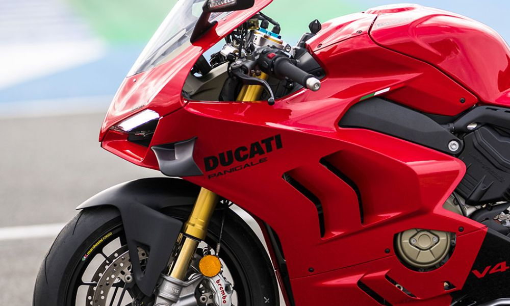 Ducati की नई सुपरबाइक Panigale V4 S 2025: डिज़ाइन, इंजन और फीचर्स की पूरी जानकारी